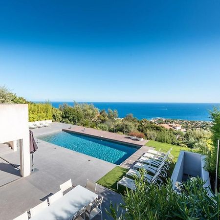 Villa Vue panoramique sur la baie de St Tropez à Les Issambres Extérieur photo
