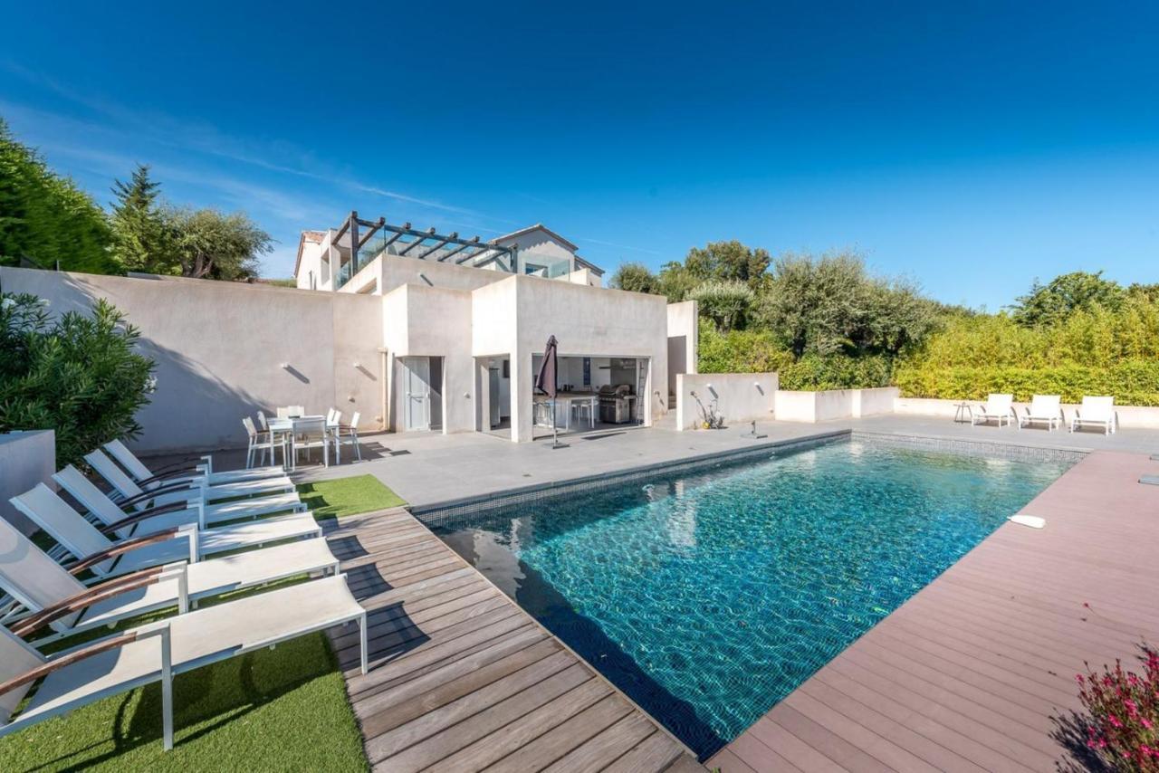 Villa Vue panoramique sur la baie de St Tropez à Les Issambres Extérieur photo