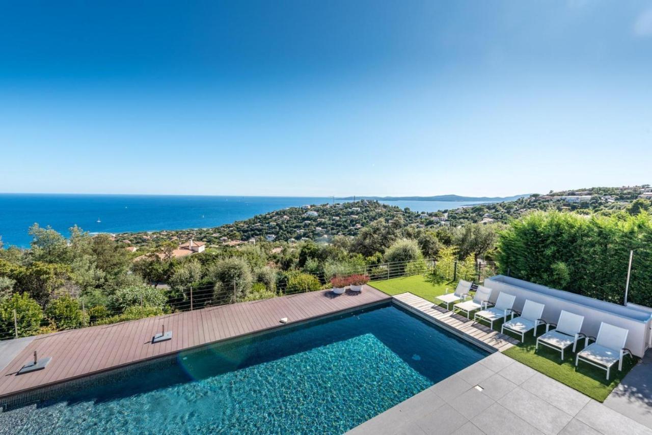 Villa Vue panoramique sur la baie de St Tropez à Les Issambres Extérieur photo