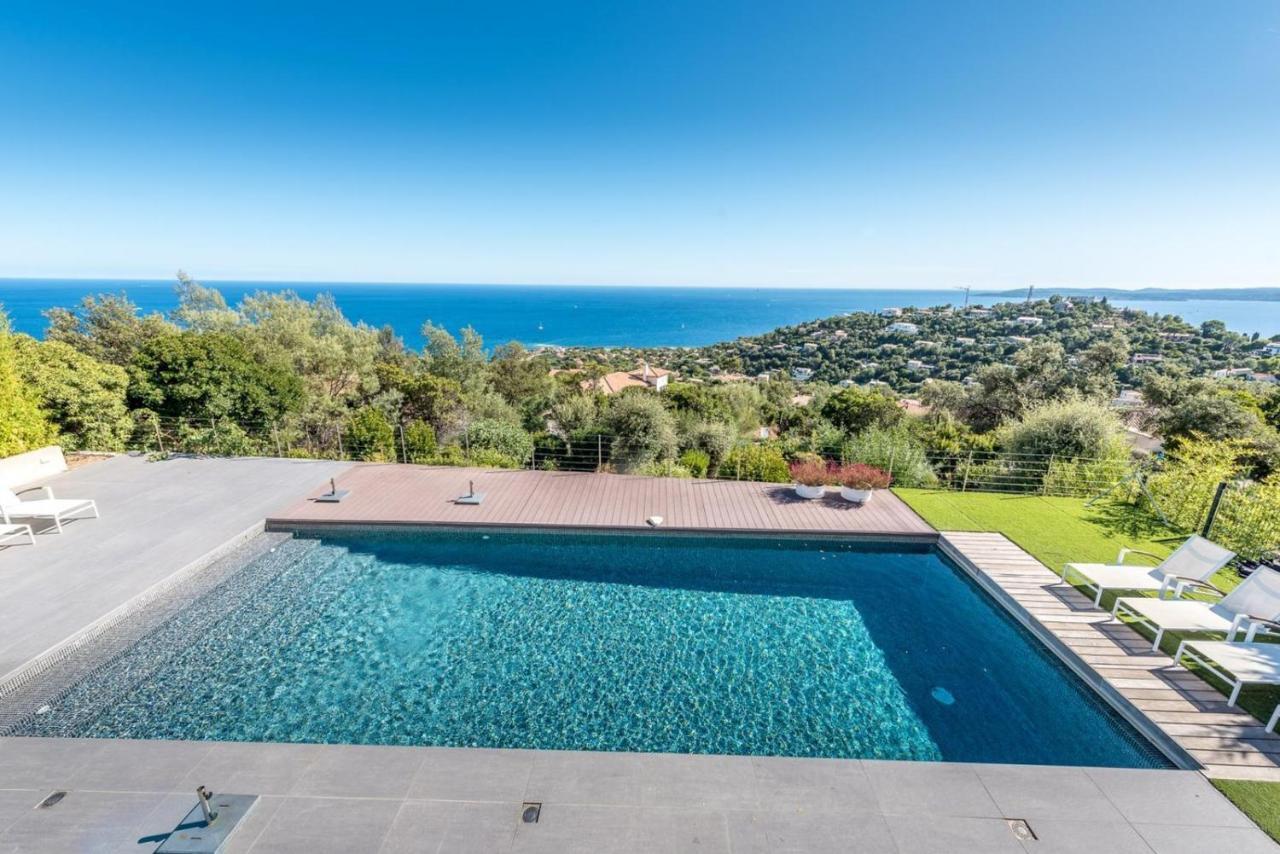 Villa Vue panoramique sur la baie de St Tropez à Les Issambres Extérieur photo