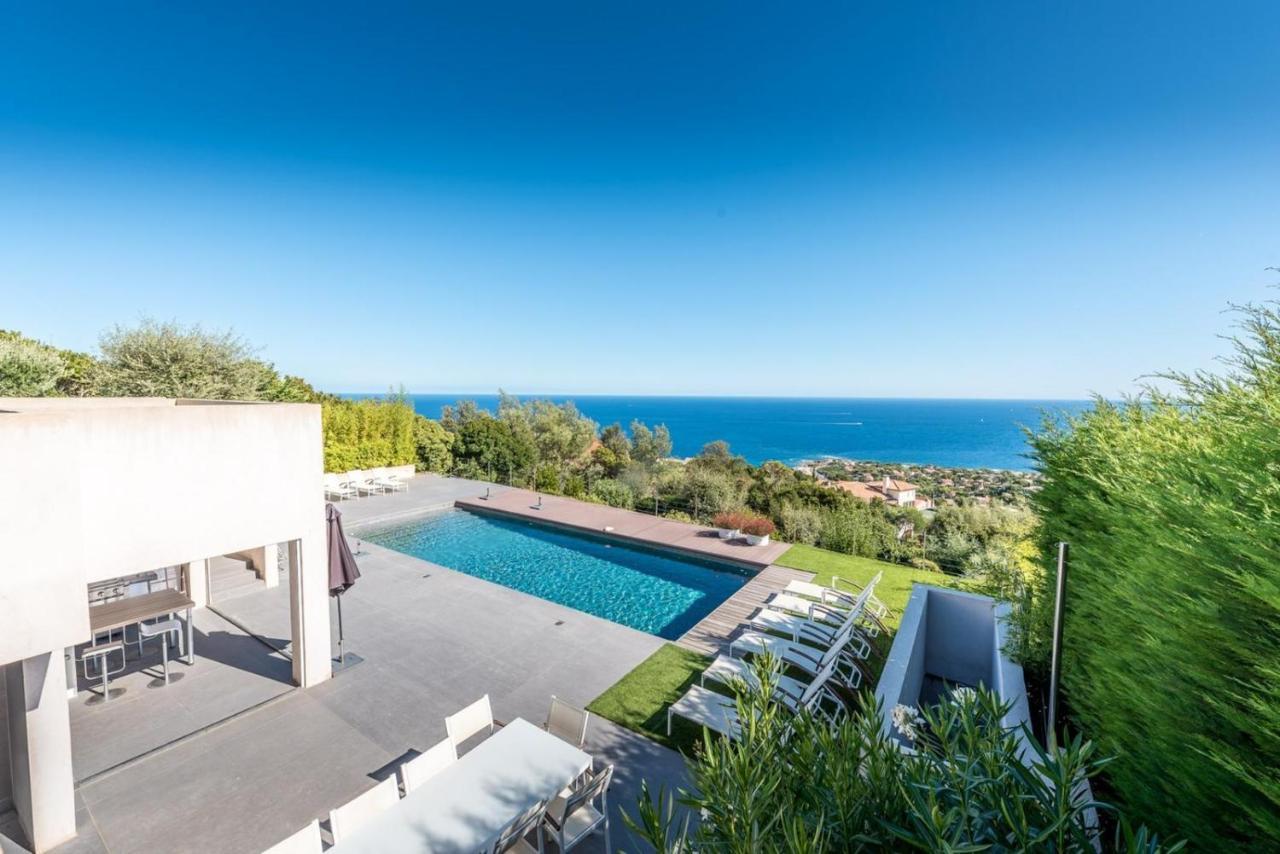 Villa Vue panoramique sur la baie de St Tropez à Les Issambres Extérieur photo