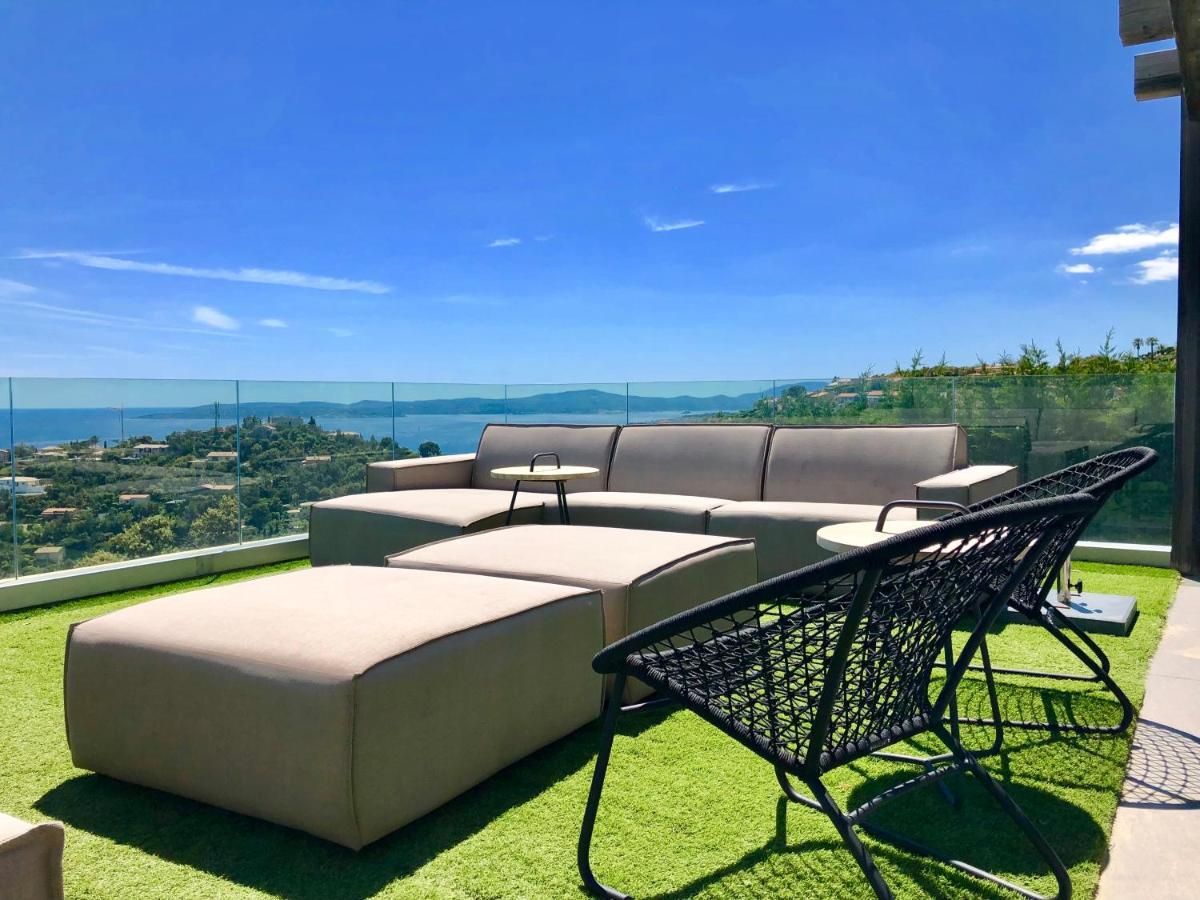 Villa Vue panoramique sur la baie de St Tropez à Les Issambres Extérieur photo