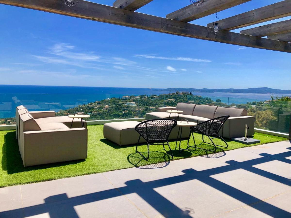 Villa Vue panoramique sur la baie de St Tropez à Les Issambres Extérieur photo