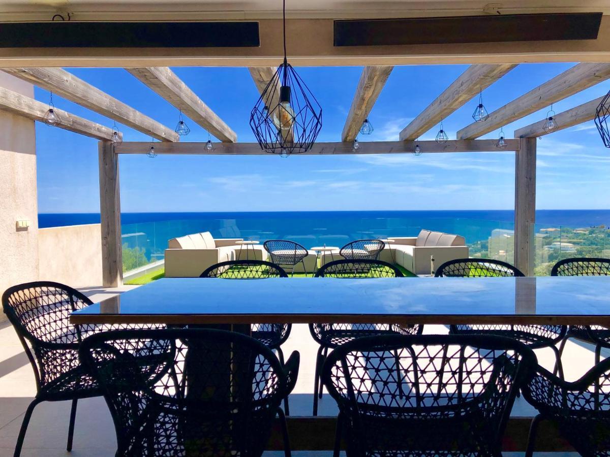 Villa Vue panoramique sur la baie de St Tropez à Les Issambres Extérieur photo