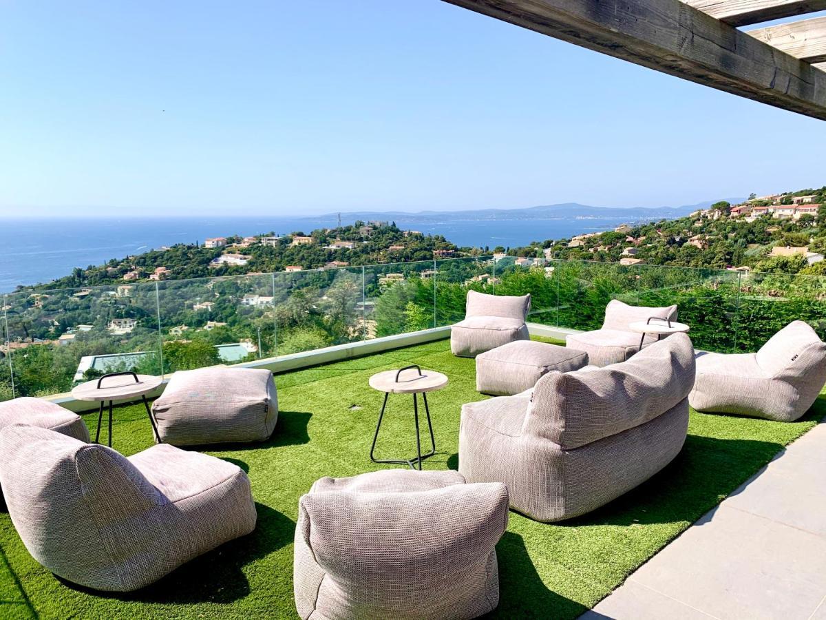 Villa Vue panoramique sur la baie de St Tropez à Les Issambres Extérieur photo