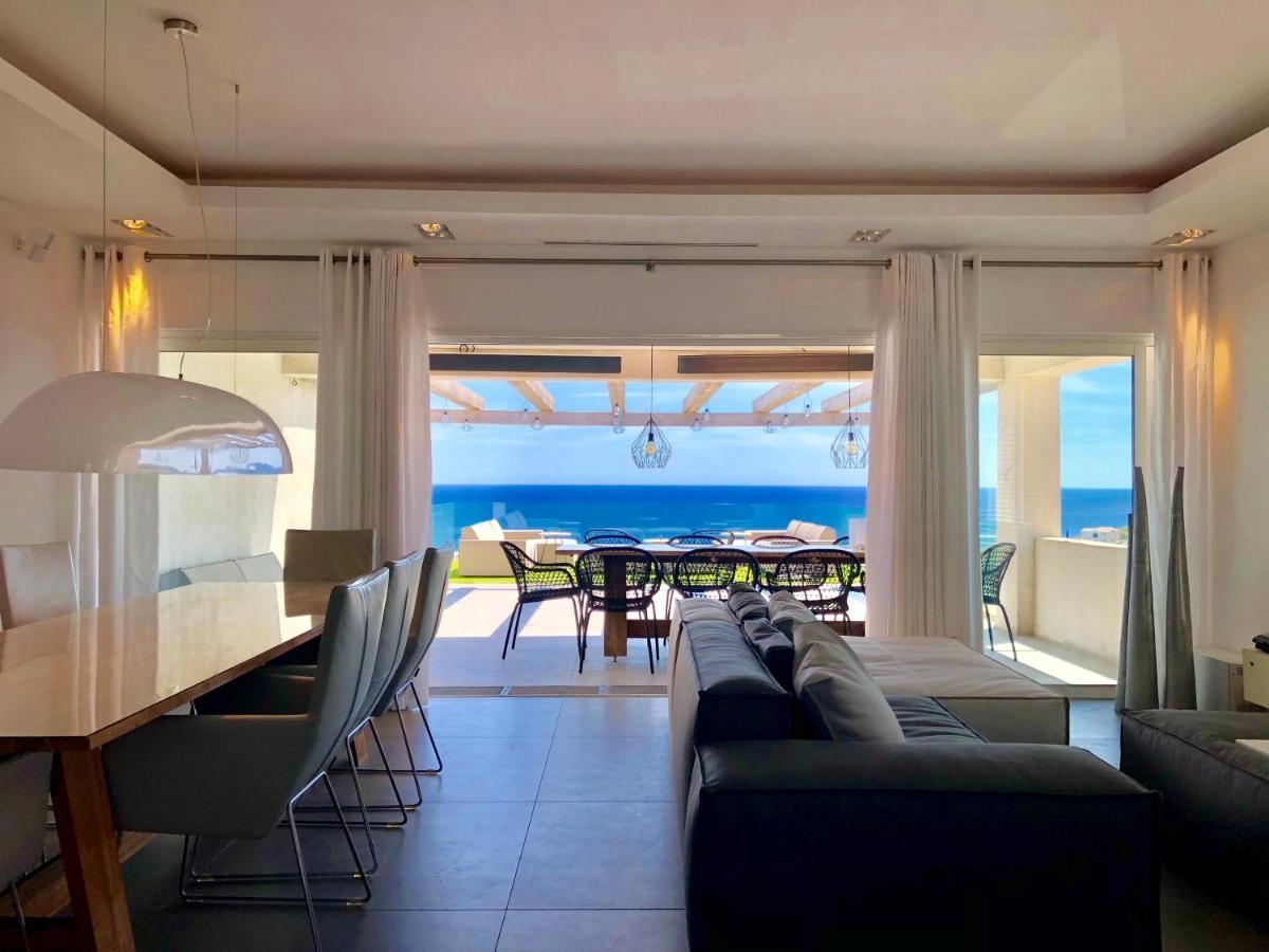 Villa Vue panoramique sur la baie de St Tropez à Les Issambres Extérieur photo
