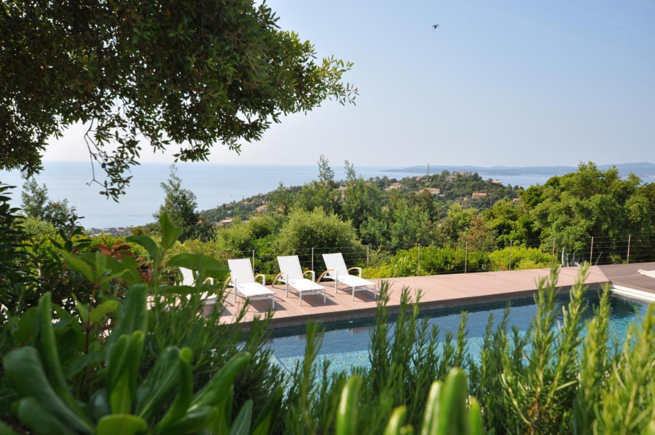 Villa Vue panoramique sur la baie de St Tropez à Les Issambres Extérieur photo